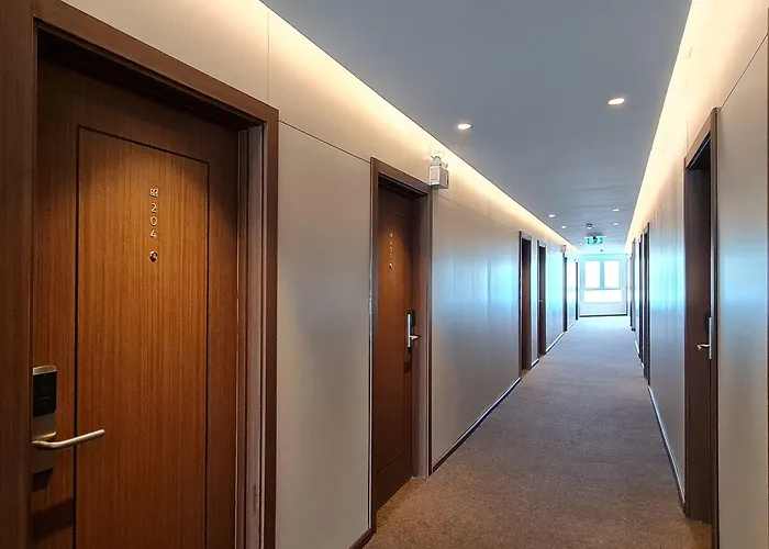 Mintel Huamark Hotel